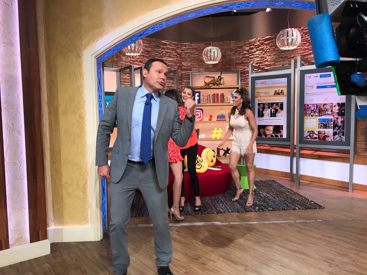 Alan las sorprendió en pleno chisme, fue todo un gusto tener a Fabiola en nuestra casa.