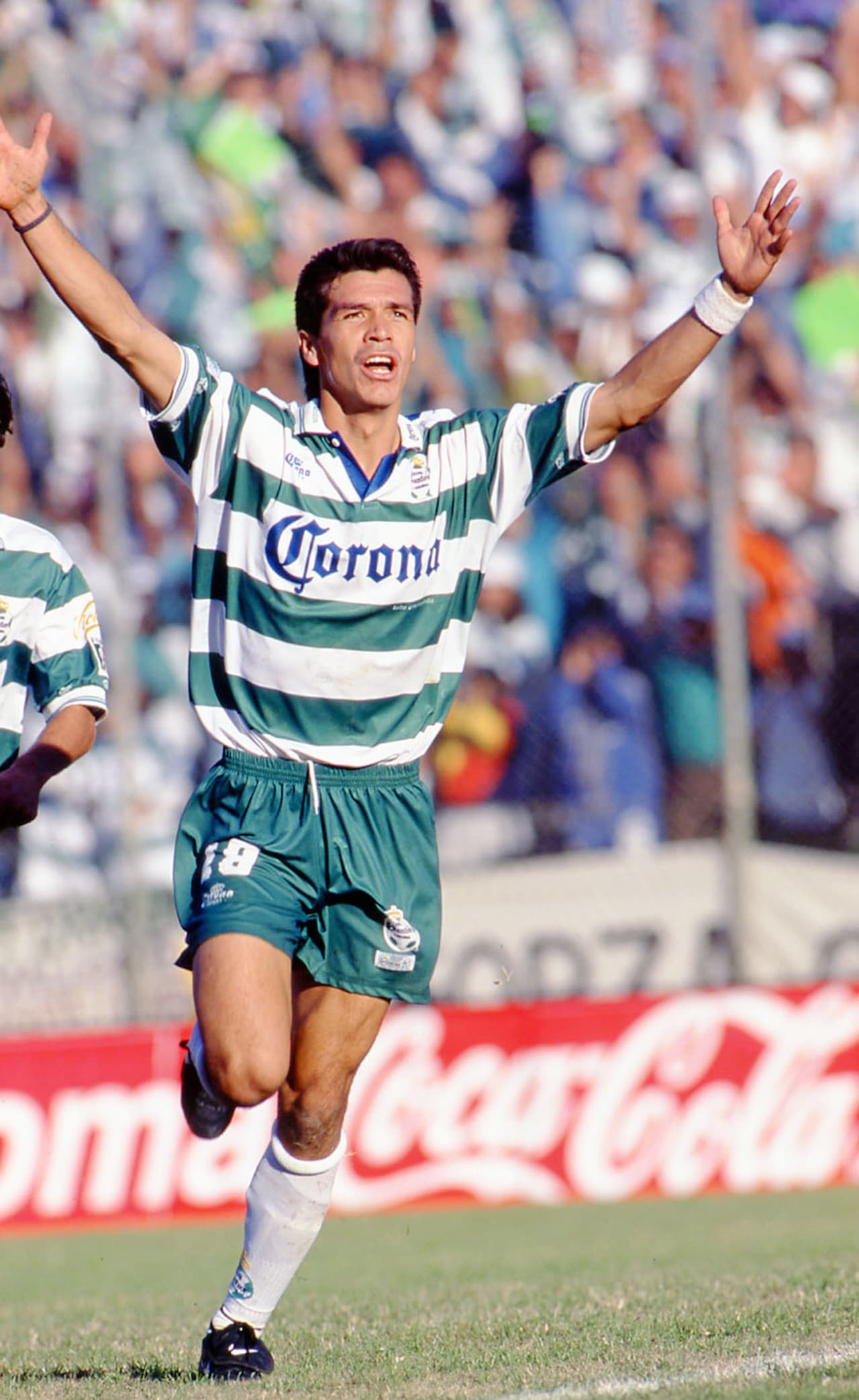 <b>Repechaje desde 1996</b>
<br>- Recordemos que en el torneo Invierno 1996 se instauraron por primera vez los torneos cortos en México.
<br>- Desde entonces, existió la opción de reclasificación o repechaje, algo similar a lo que hacen en otros deportes como en la NFL o NBA con la ronda de ‘Wild Card’.
<br>- Así, equipos que no tuvieron una gran campaña, tienen la posibilidad de reivindicarse y pelear por convertirse en el 'Caballo Negro', sorprendiendo a los clubes favoritos y con una opción de levantar el título.