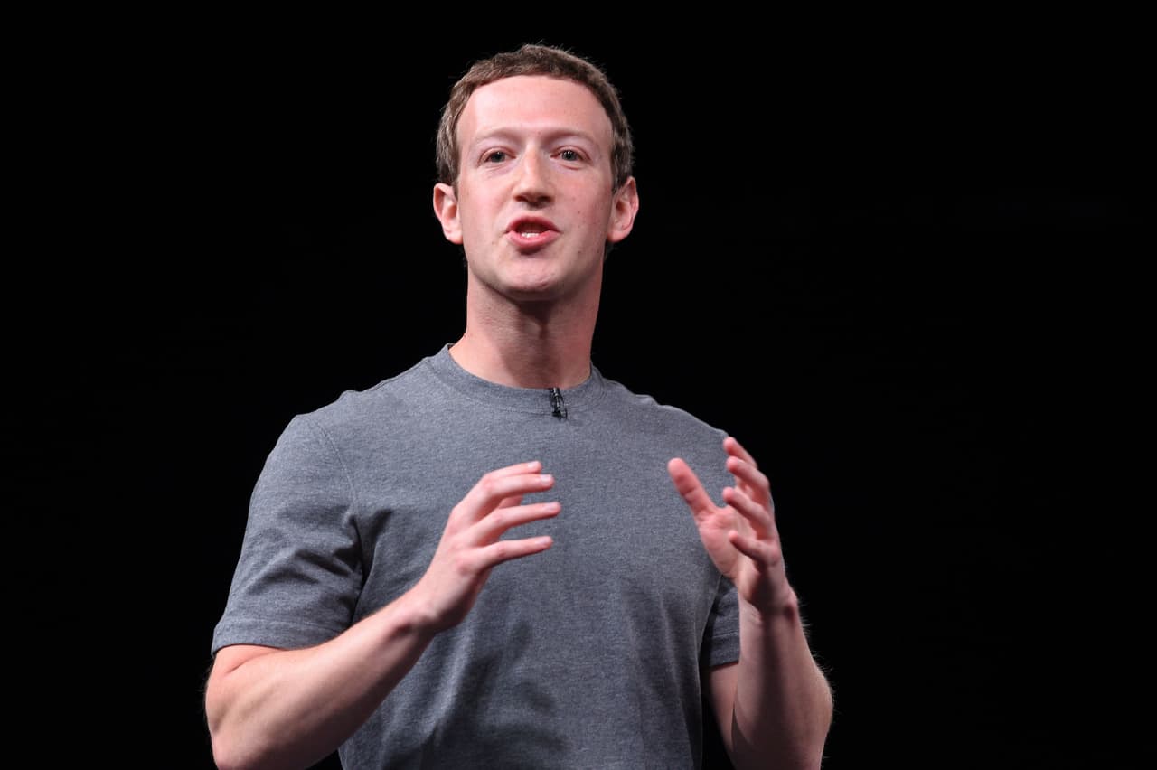 <b>#5: Mark Zuckerberg (79,500 millones): </b>Aunque ha tenido pérdidas recientes y varias polémicas asociadas a Facebook, la red social que fundó y preside, Zuckerberg sigue siendo el más joven de entre los poseedores de las diez mayores fortunas del mundo.
<br>