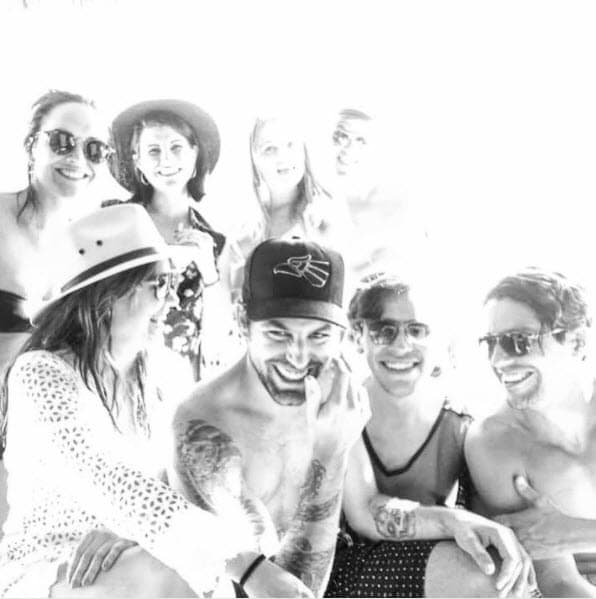 En varias ocasiones Bárbara ha publicado fotos para recordar a
<b><a href="http://www.univision.com/entretenimiento/a-un-ano-de-la-muerte-de-renato-lopez-su-prometida-lo-recuerda-en-sus-redes-sociales">Renato</a></b>: "Tres meses y extrañándote tanto.. Re. ❤".