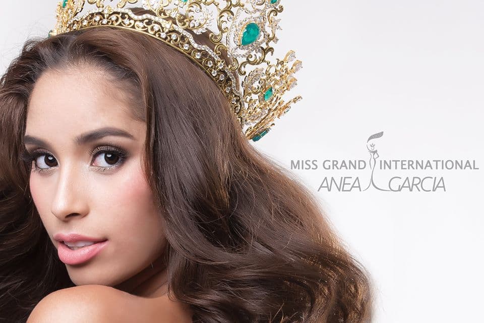 Otra reina de belleza se queda sin corona 