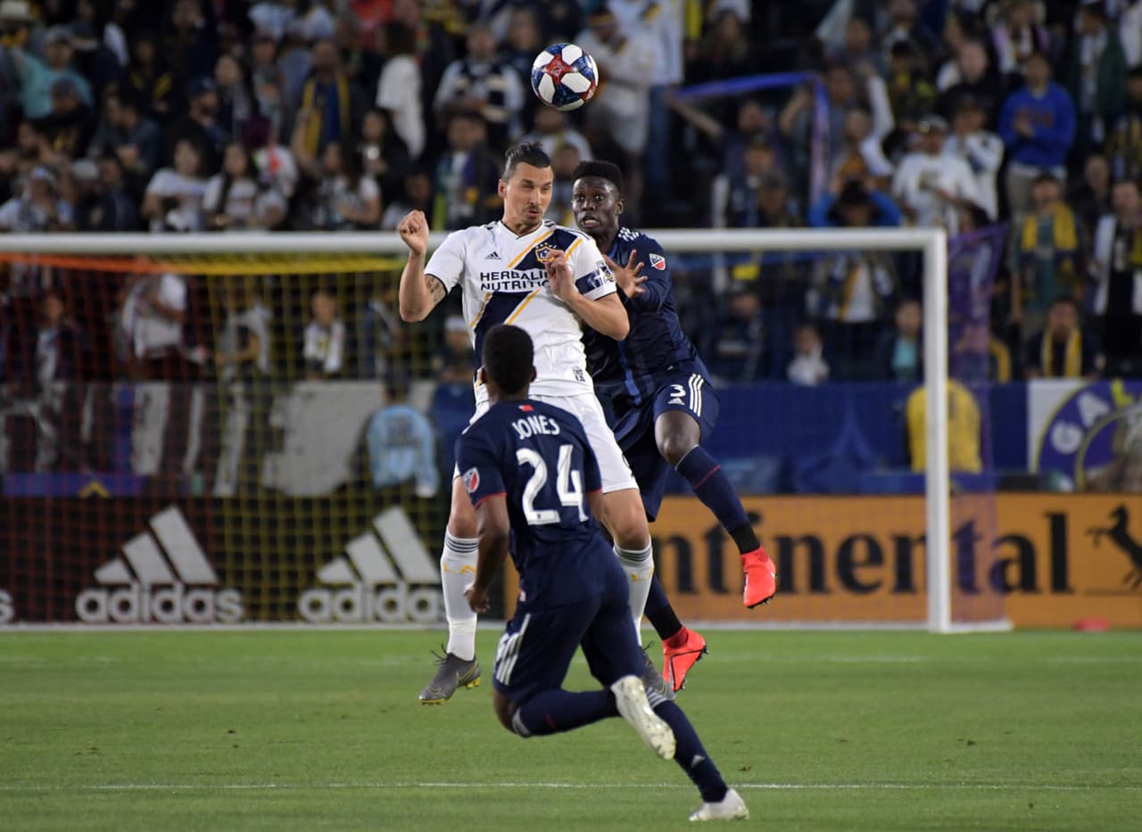 Zlatan Ibrahimovic (centro) había cumplido su sanción y en la jornada anterior marcó en la victoria de LA Galaxy 2-0 sobre Sporting Kansas City.