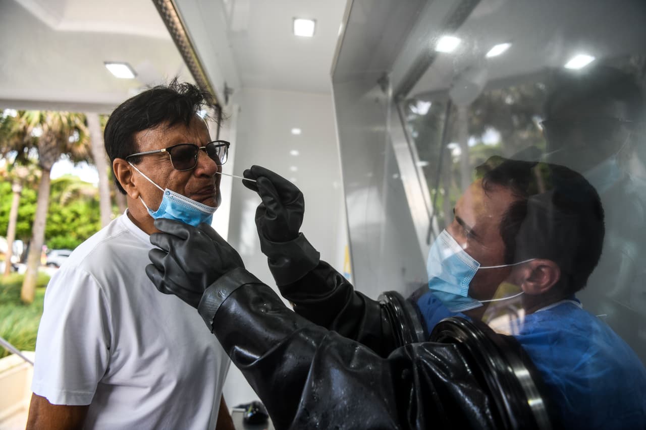 El equipo señaló que quienes no quieran pasar por la prueba con los perros, pueden utilizar un método diferente para cerciorarse que no tienen covid-19, pero tardará más de media hora.
<br>