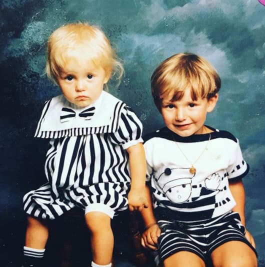 Aunque viven lejos uno del otro, pues él vive en Francia, siguen visitándose con frecuencia. Además, Arnaud ya l a hizo tía.