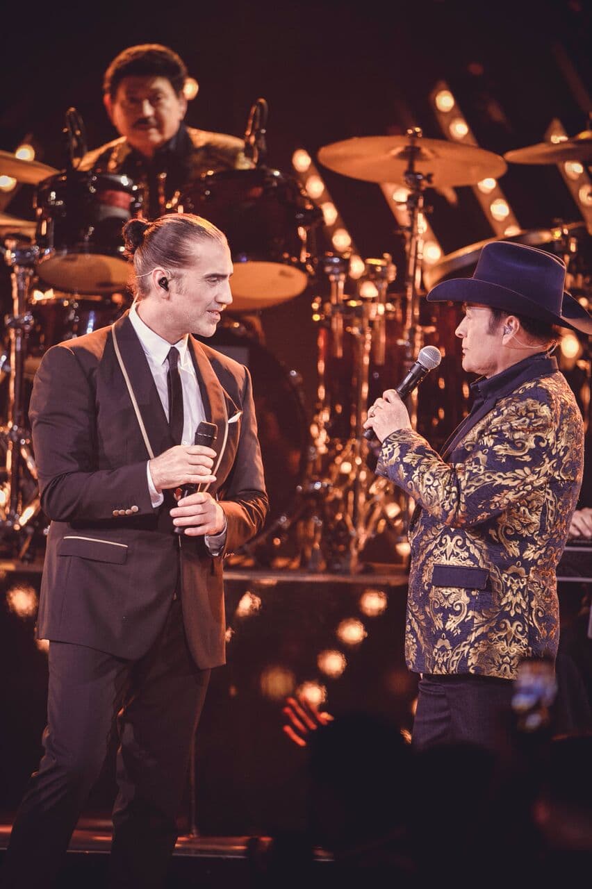 Al terminar la actuación, y en vista de la respuesta del público, no descartaron volver a juntarse para otro dueto.