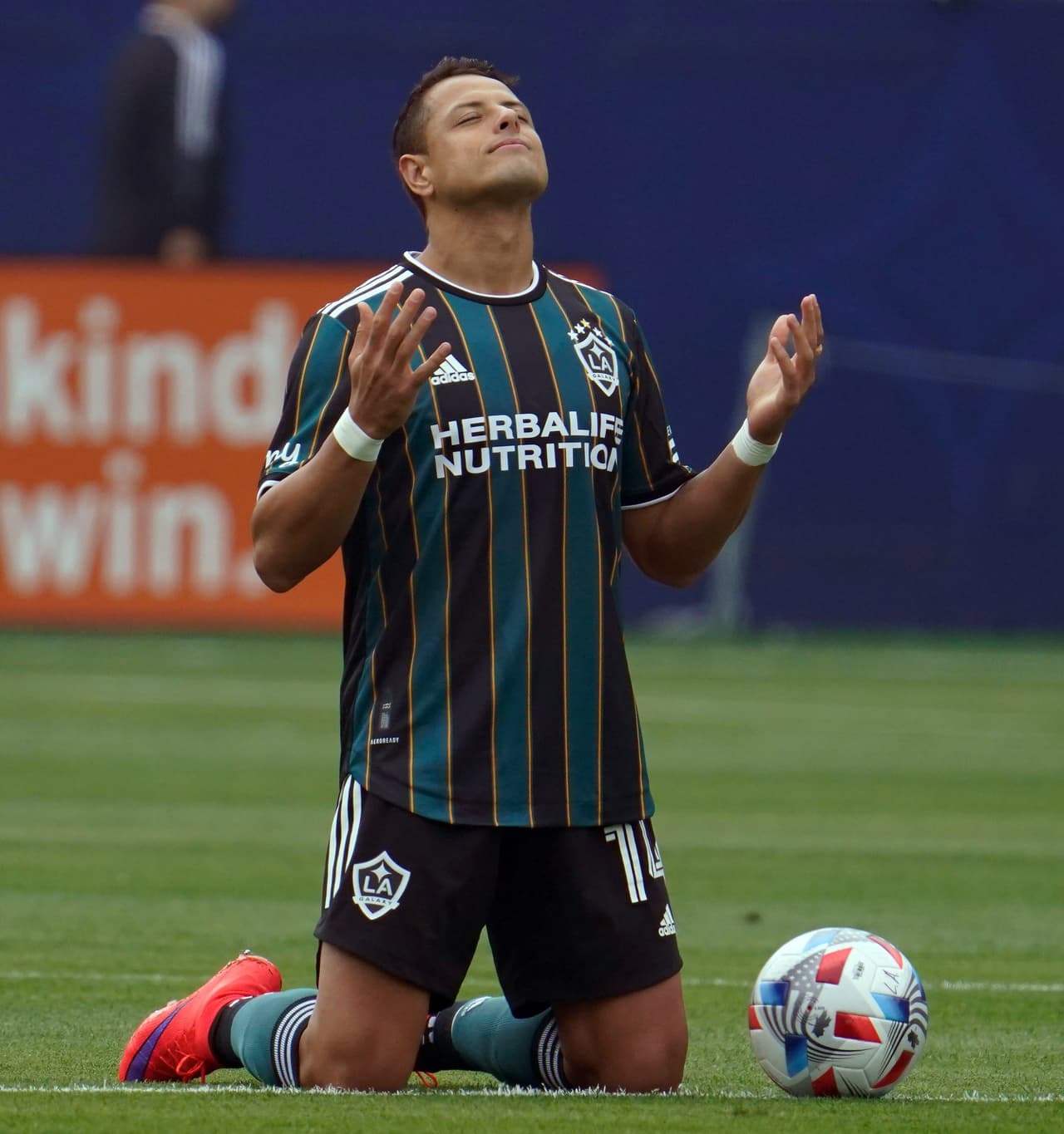 El atcante ya cuenta con 11 goles en esta temporada con LA Galaxy.
<br>