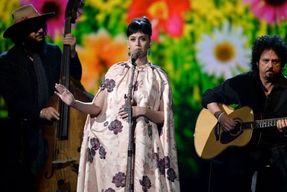 A su regreso, no le quedó de otra mas que comenzar a cantar en vivo, ¿verdad que sí se puede?