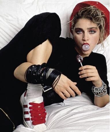 En ese entonces ella se desempeñaba como bailarina y era corista de algunos cantantes. Atraída por la música, 'Maddy' perteneció a dos grupos de rock: Breakfast Club y Emmy.