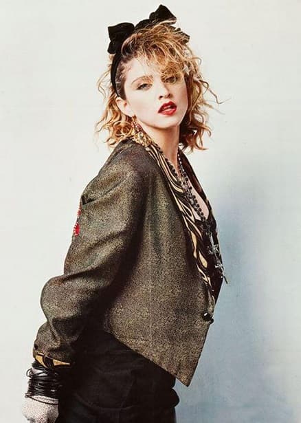 'Like a Virgin' fue certificado con disco de diamante por la Recording Industry Association of America (RIAA) y vendió más de 25 millones de copias en todo el mundo.