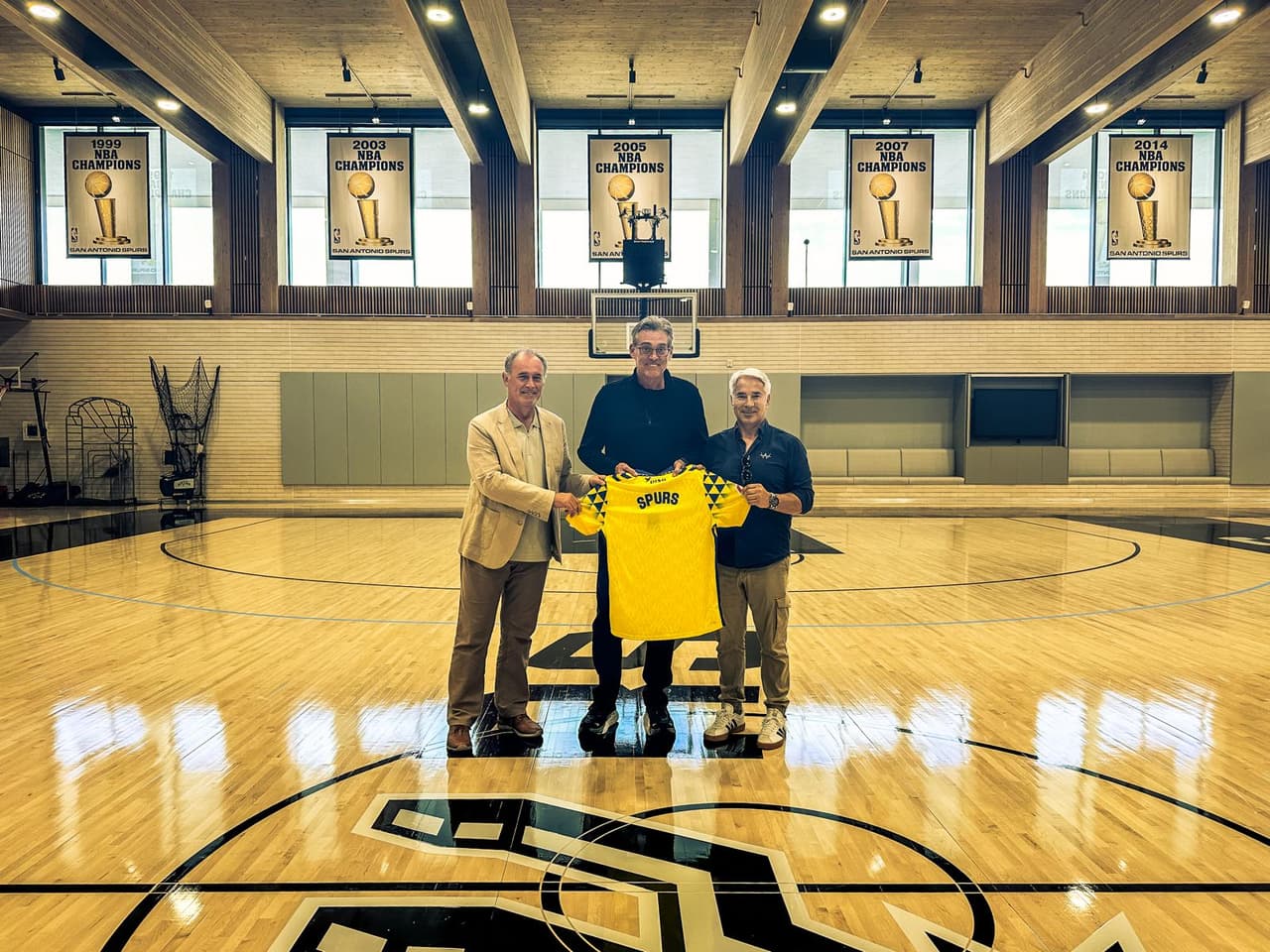 La UD Las Palmas fortalece lazos con San Antonio de Texas