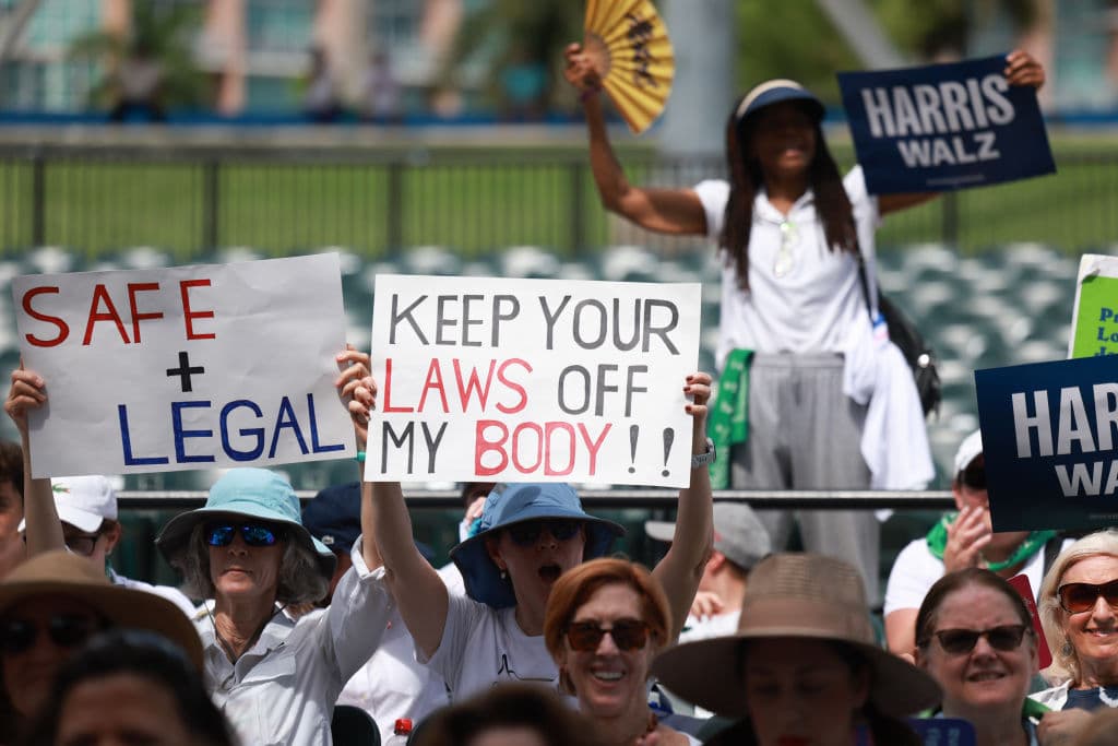 La imposición de mayores leyes contra el aborto en Estados Unidos, a partir de 2022, 
<b><a href="https://www.univision.com/shows/la-voz-de-la-manana/numero-de-abortos-en-estados-unidos-aumenta-pese-a-prohibiciones-a-nivel-estatal-senala-un-estudio-video" target="_blank">no resultó en un descenso</a></b> de este tipo de procedimientos.