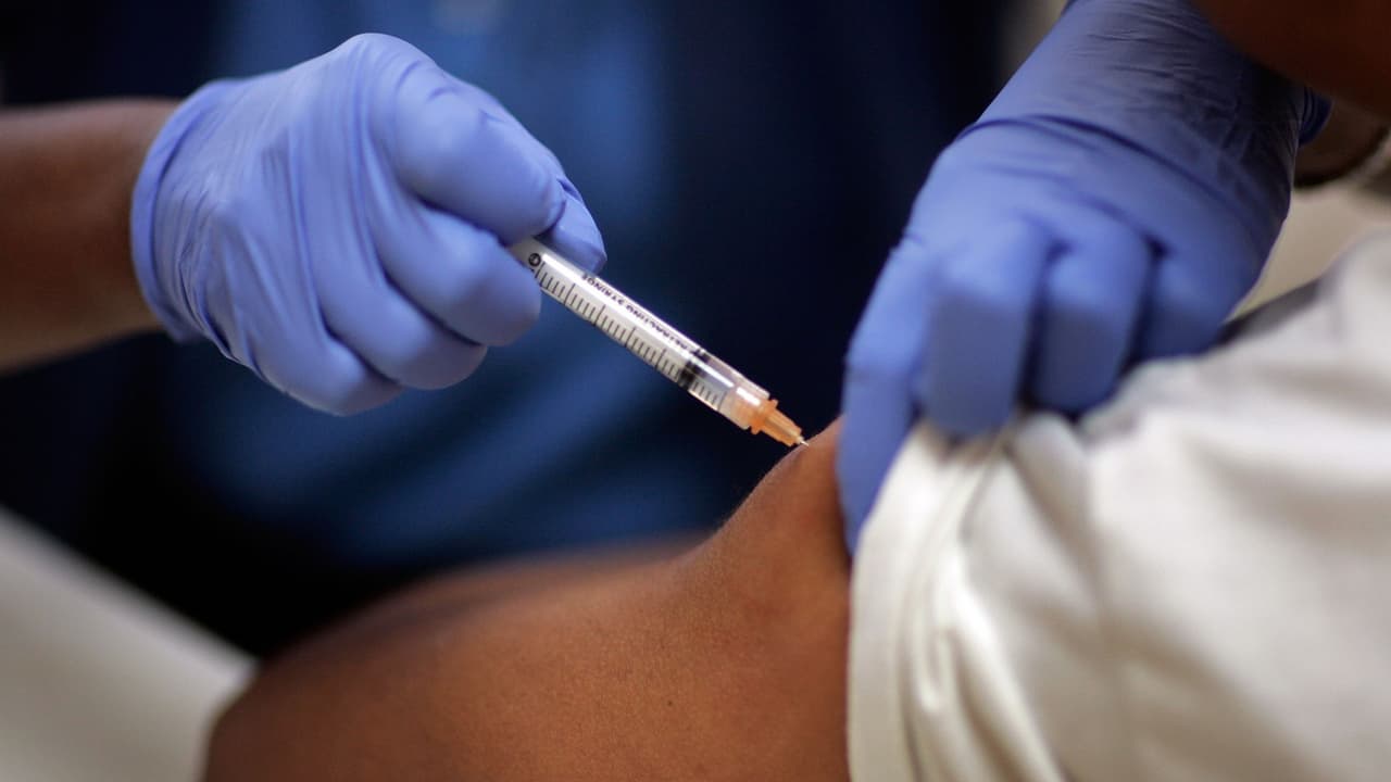 Lo que dicen los expertos sobre llevar a vacunar a sus hijos en medio de la pandemia del coronavirus