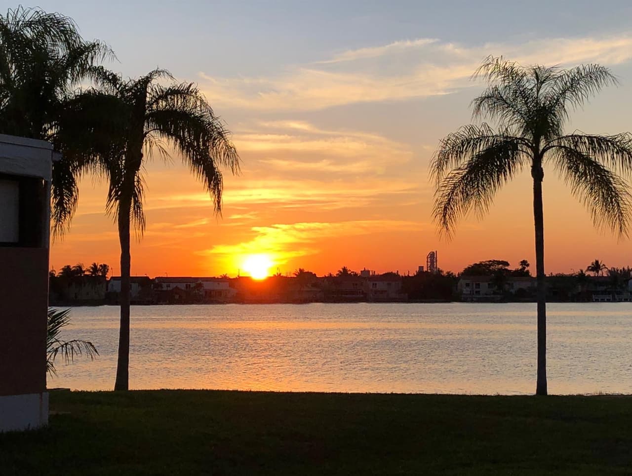 “Todas esas nubes altas que provocan los fenómeno, también nos dan bonitos amaneceres y atardeceres y con muchos colores”, explicó nuestro meteorólogo Javier Serrano. 
<br>