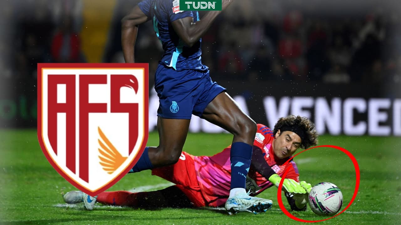 Guillermo Ochoa recibe 'premio' en el futbol de Portugal