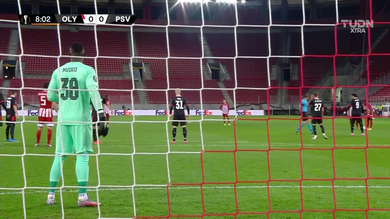 ¡Gol de Olympiakos! Bouchalakis puso el primero con gran cabezazo