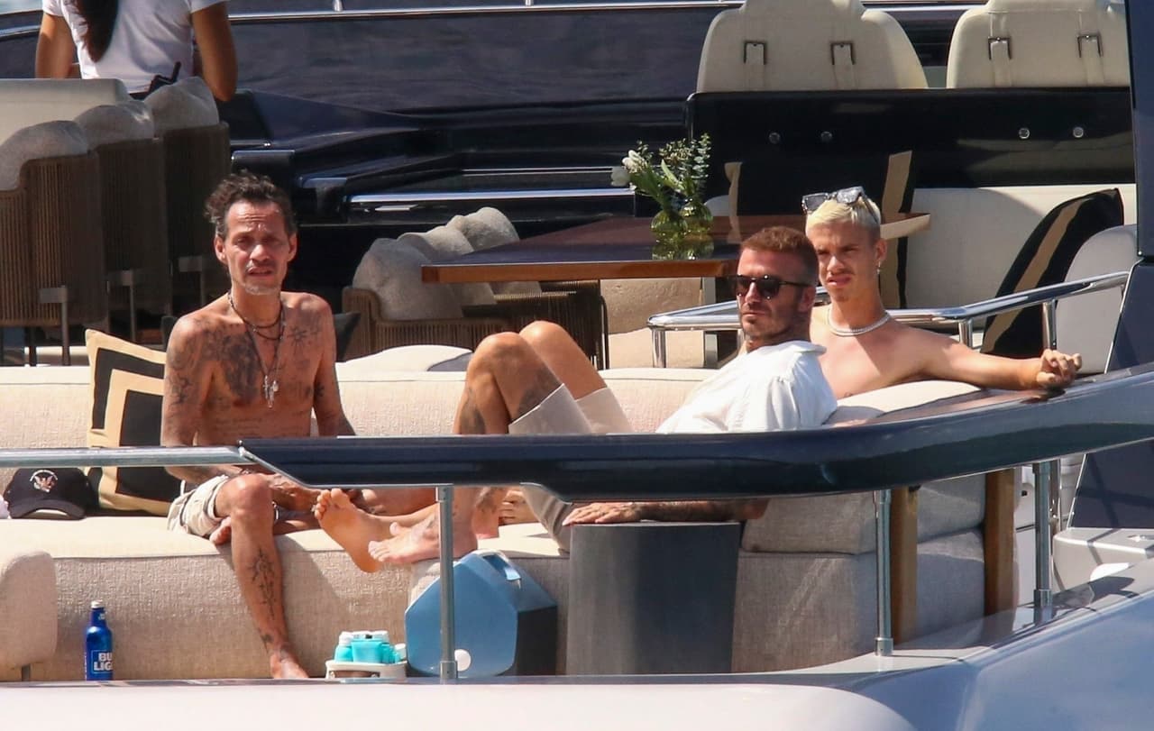 Por ahora, no existe información oficial o emitida por parte del cantante que confirme si atraviesa alguna situación de salud actual.