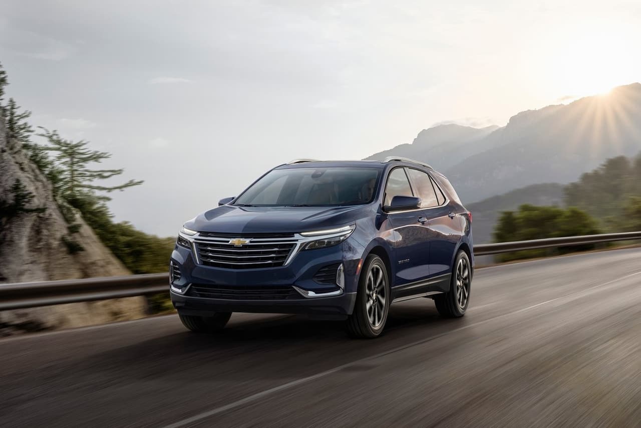 <h3 class="cms-H3-H3"><b>18. Chevrolet Equinox</b></h3>
<br>
<br>165,323 unidades vendidas durante 2021.
<br>
<br>La Chevrolet Equinox es otro de los pocos modelos en el segmento de las SUVs compactas que experimentaron una caída en sus ventas durante el año pasado. Sin embargo, el fabricante estadounidense planea un rediseño para 2022 con el que podría recuperar el ritmo en sus ventas.
<br>
