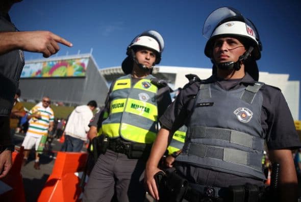 Una recomendación habitual es no ofrecer resistencia en un atraco.