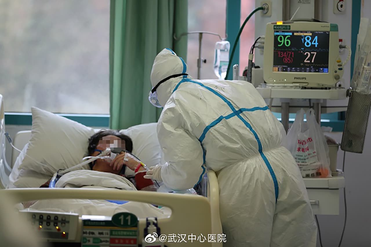 El gobierno, en todos sus niveles “debe priorizar las vidas y la salud del pueblo”, dijo el presidente chino Xi Jinping el lunes. “Es necesario difundir información de la epidemia rápidamente y una profunda cooperación internacional”.