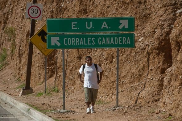 Y los criminales que van más allá les exigen dinero a los familiares de los migrantes, mientras éstos son prácticamente secuestrados.