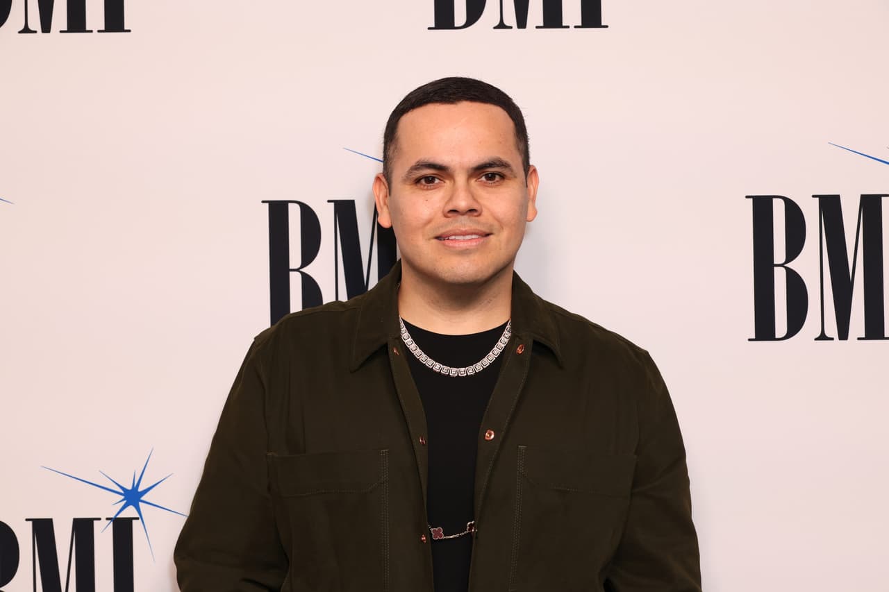 El líder de Enigma Norteño 
<b>era originario de Culiacán</b>, Sinaloa. Fundó la agrupación en 2004, alcanzó con ella la fama con la 
<b>interpretación de los controvertidos narcocorridos</b>, dirigidos a figuras de alto peso del Cártel Jalisco Nueva Generación o el Cártel de Sinaloa.