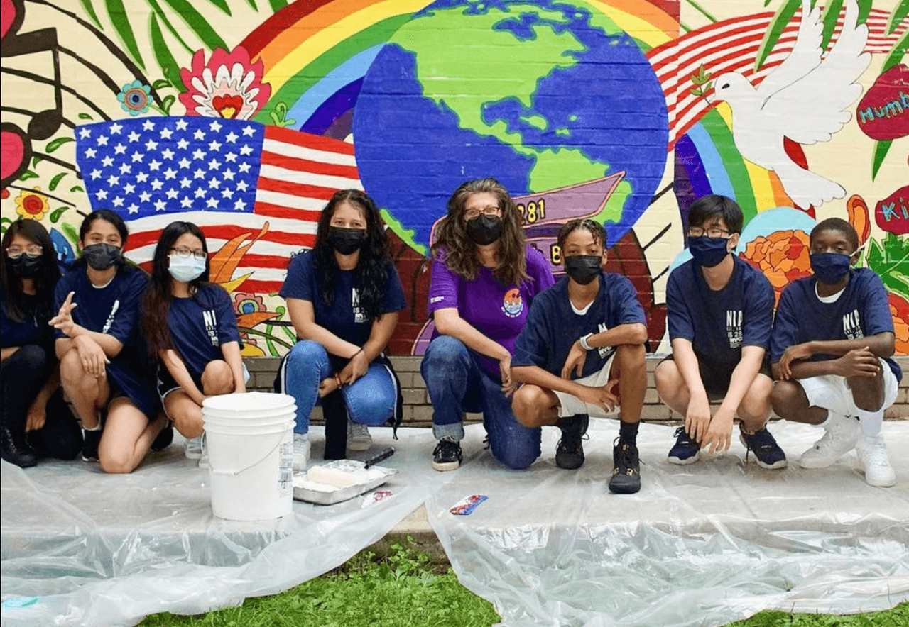 <b>Campamento de verano de NIA - Brooklyn. </b>La Asociación de Mejoramiento del Vecindario ha organizado varios campamentos de verano completamente gratis en las escuelas públicas de Brooklyn. Estos combinan artes visuales con actividades físicas, juegos educativos y mucha diversión orientada al aprendizaje de cosas nuevas. Puedes obtener más información escribiendo a este correo electrónico: info@niabklyn.org