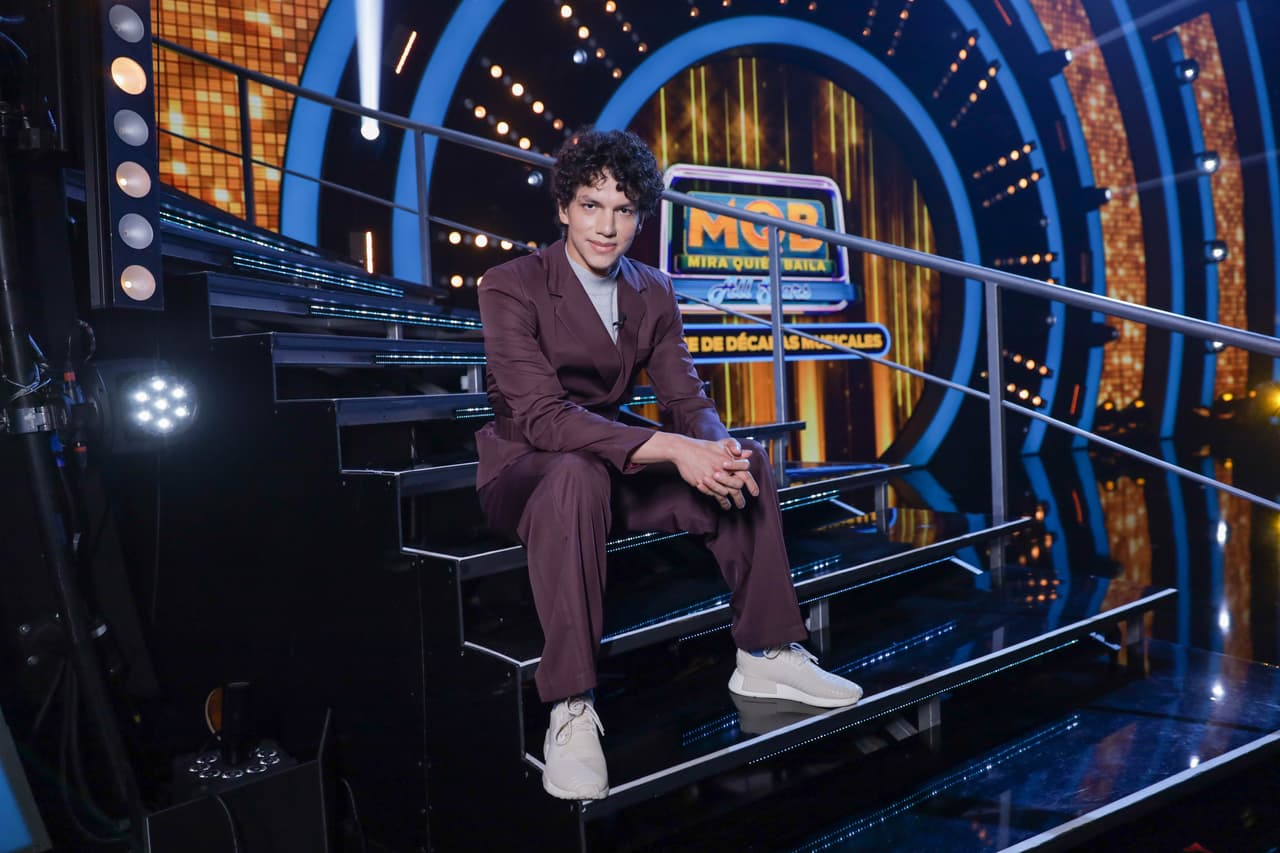 Isaac Hernández fue más exigente con los participantes, pero eso no le impidió reconocer su entrega y talento, como cuando abrazó y felicitó a María León.