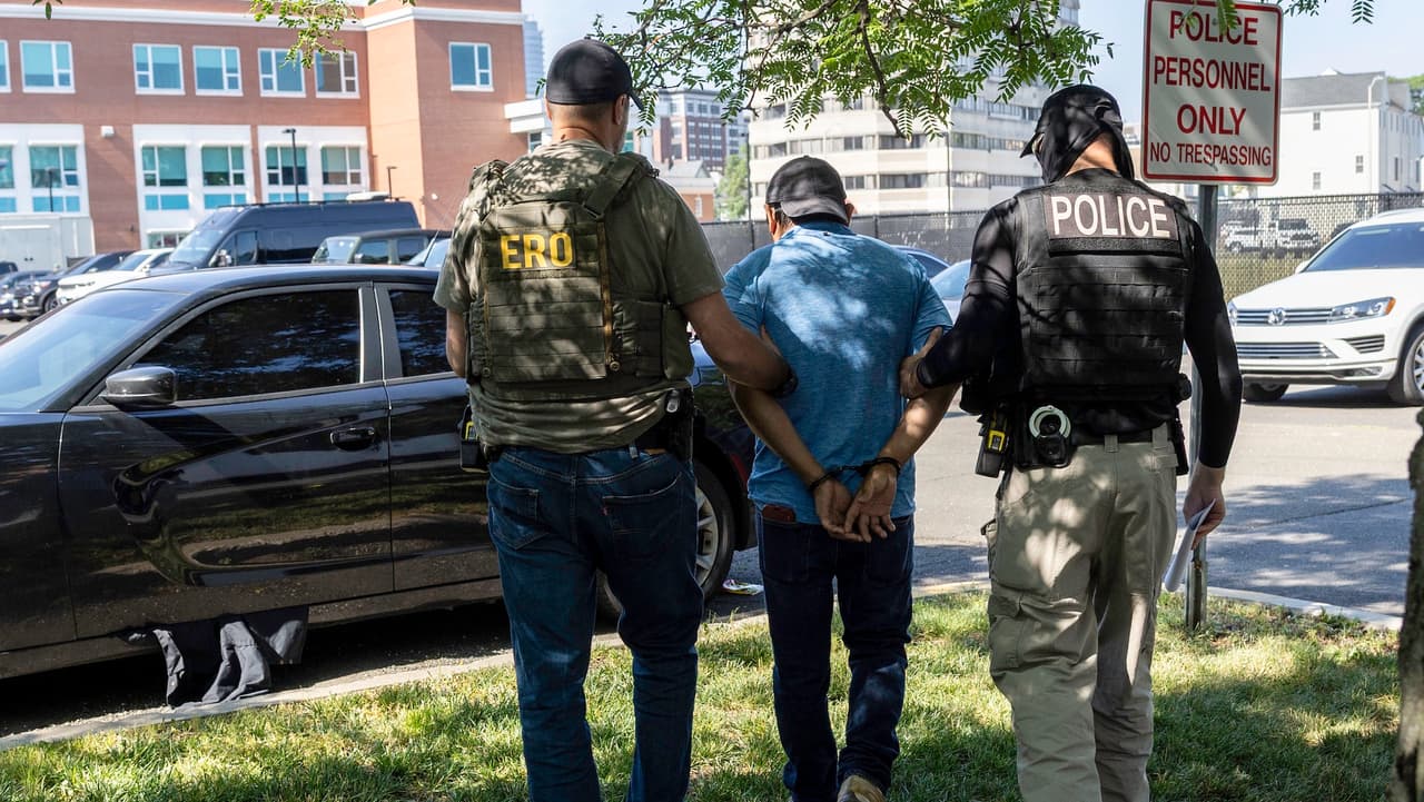 “Están secuestrando a la gente”: Demandan a ICE para frenar detenciones de inmigrantes al sur de California