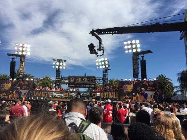 Usuarios compartieron sus fotos desde la plaza Justin Herman en San Francisco.