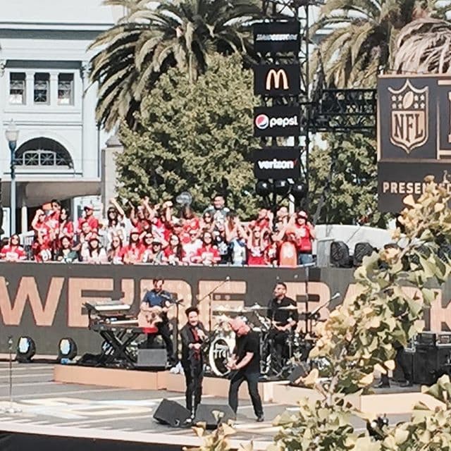 Usuarios compartieron sus fotos desde la plaza Justin Herman en San Francisco.