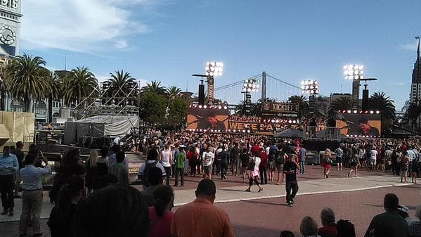 Usuarios compartieron sus fotos desde la plaza Justin Herman en San Francisco.