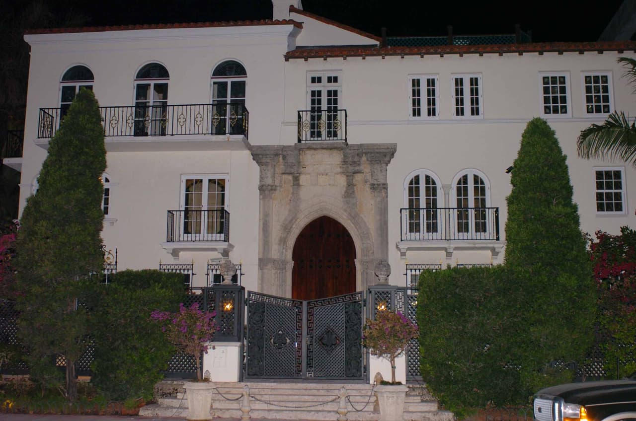 El famoso diseñador Gianni Versace compró esta casa en el el 1992.