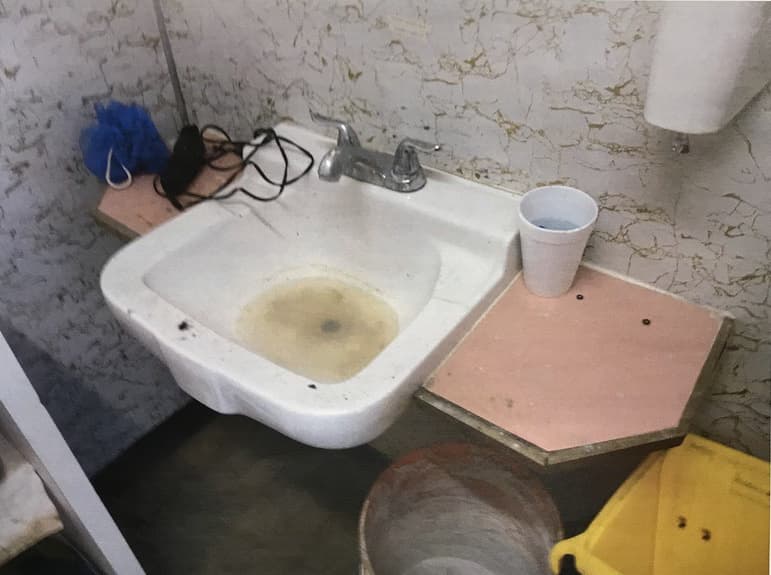 Robert Bodine, un exempleado, relató en la corte que el acusado le advirtió a uno de los tijuanenses: “Tú no eres legal”. Luego le mencionó que “estaba considerando llamar a Inmigración” y que hasta se burló cuando lo amenazó con denunciarlo ante las autoridades.