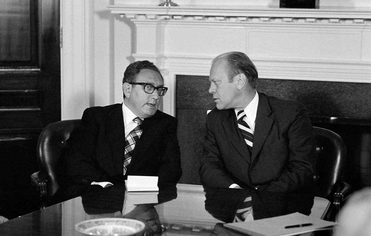 Kissinger y el presidente Gerald Ford el 9 de agosto de 1974.