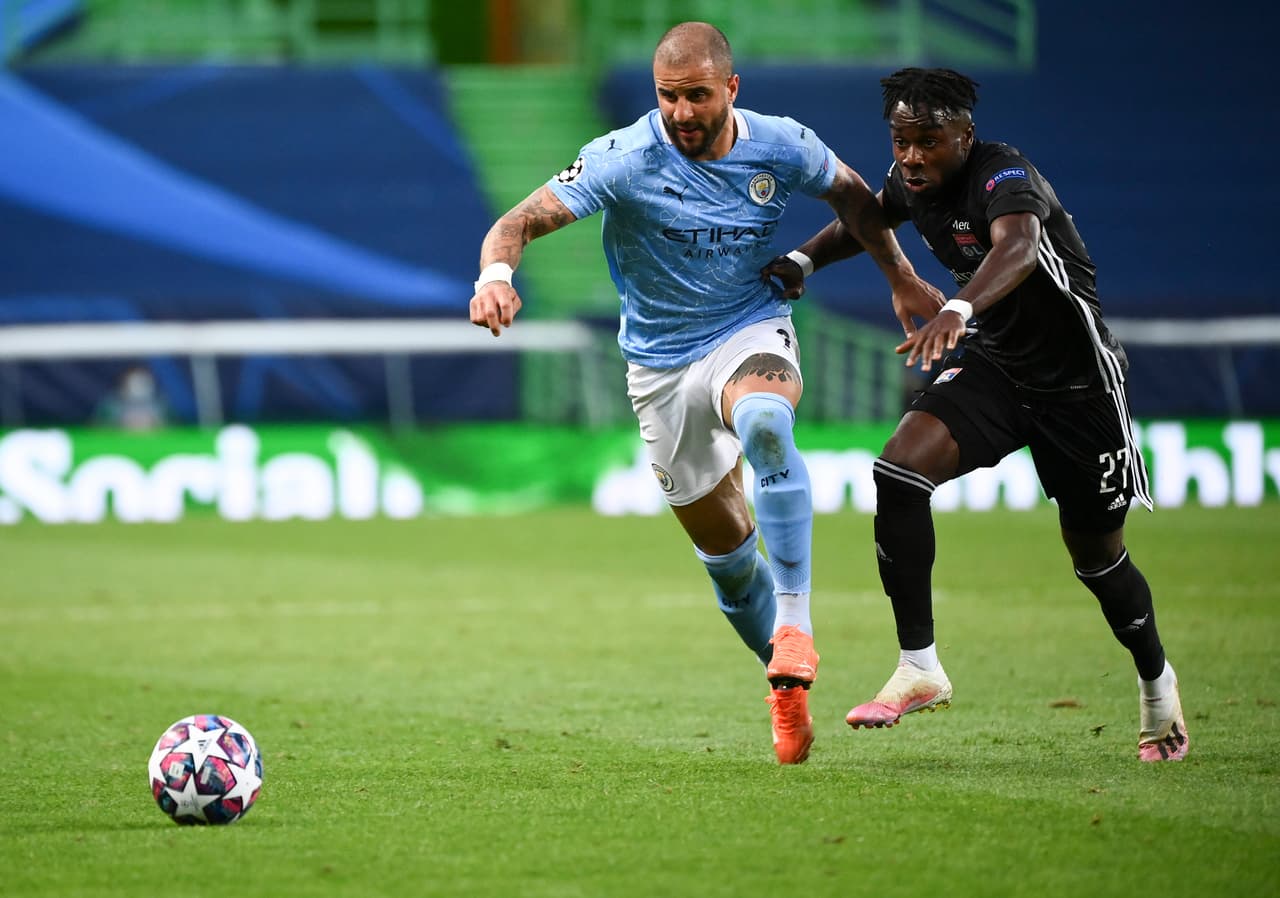 Manchester City se iba al frente y Lyon aprovechaba los espacios.