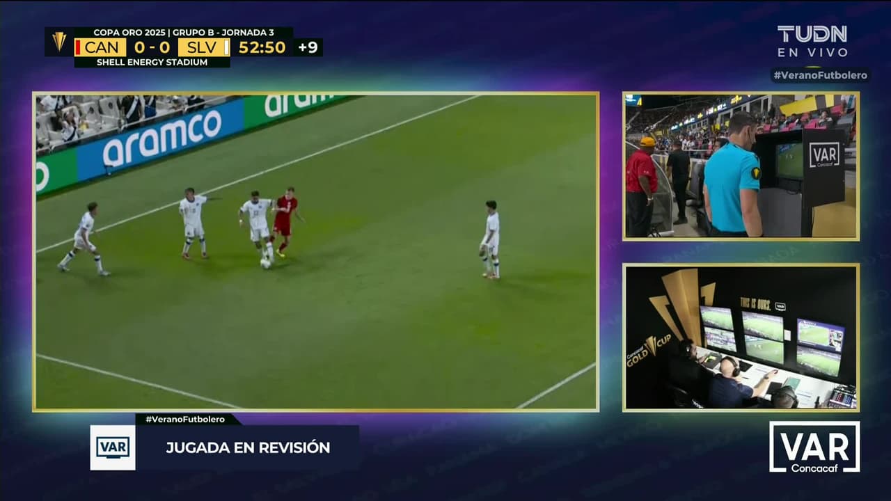 ¡Expulsión! El árbitro saca la roja directa a Jairo Henríquez.