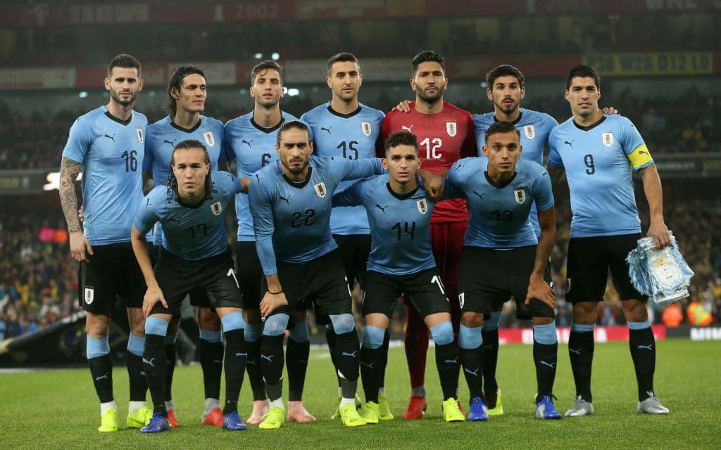 Por Uruguay jugaron Campaña; Cáceres, Matías Suárez, Méndez, Vecino, Laxalt, Pereiro, Torreira, Bentancur, Luis Suárez y Edinson Cavani.
