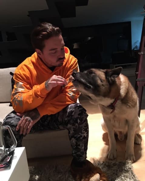J Balvin le ha robado el corazón a sus fans. Este año tiene seis nominaciones a Premio Lo Nuestro.
