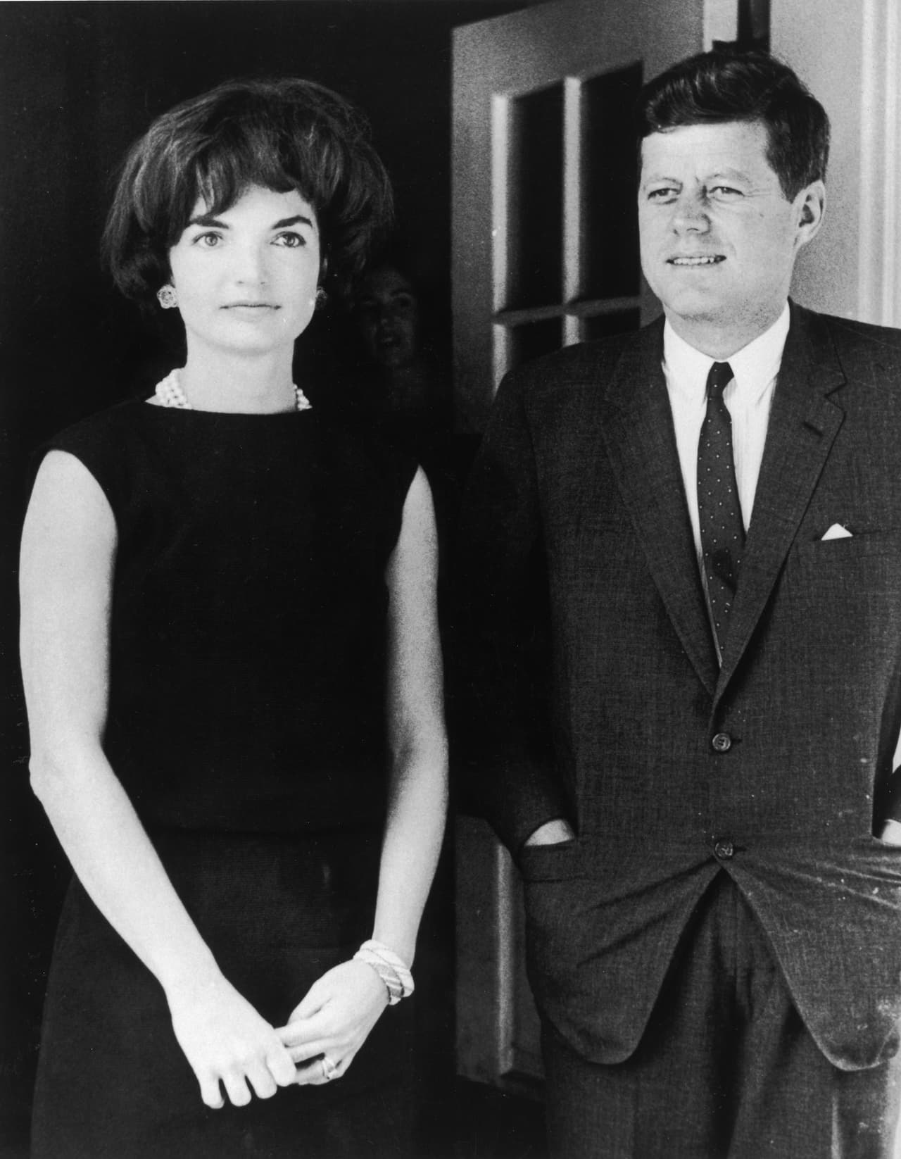 John F. Kennedy y Jackie Bouvier se conocieron durante una cena en esa casa en mayo de 1951, se casaron dos años después.