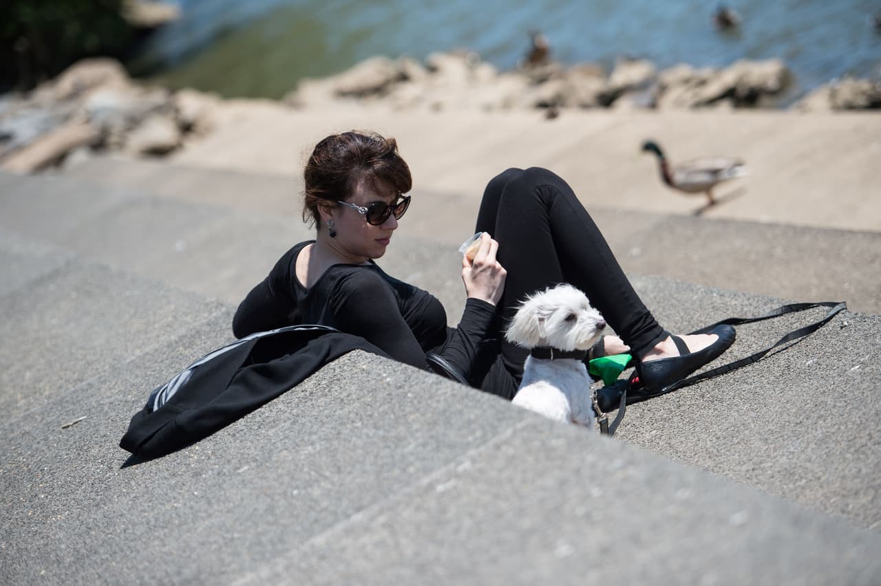 <b>Es posible que las mujeres que sufren de endometriosis necesiten acompañamiento psicológico</b>: los dolores, las molestias durante las relaciones sexuales y otros síntomas (problemas en la piel, desgano) pueden causar trastornos emocionales y afectar la autoestima.