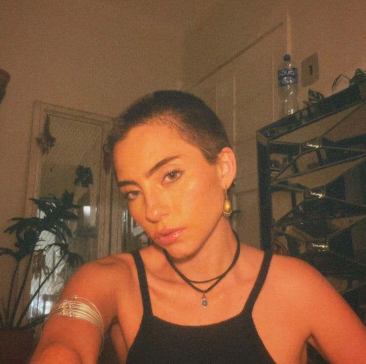 Este 6 de marzo, la también modelo de 26 años reveló que se deshizo de prácticamente todo su cabello.