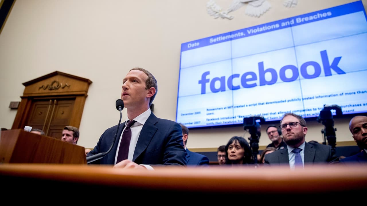 Mark Zuckerberg, presidente ejecutivo de Facebook, durante una de sus comparecencias en el Congreso de Estados Unidos.