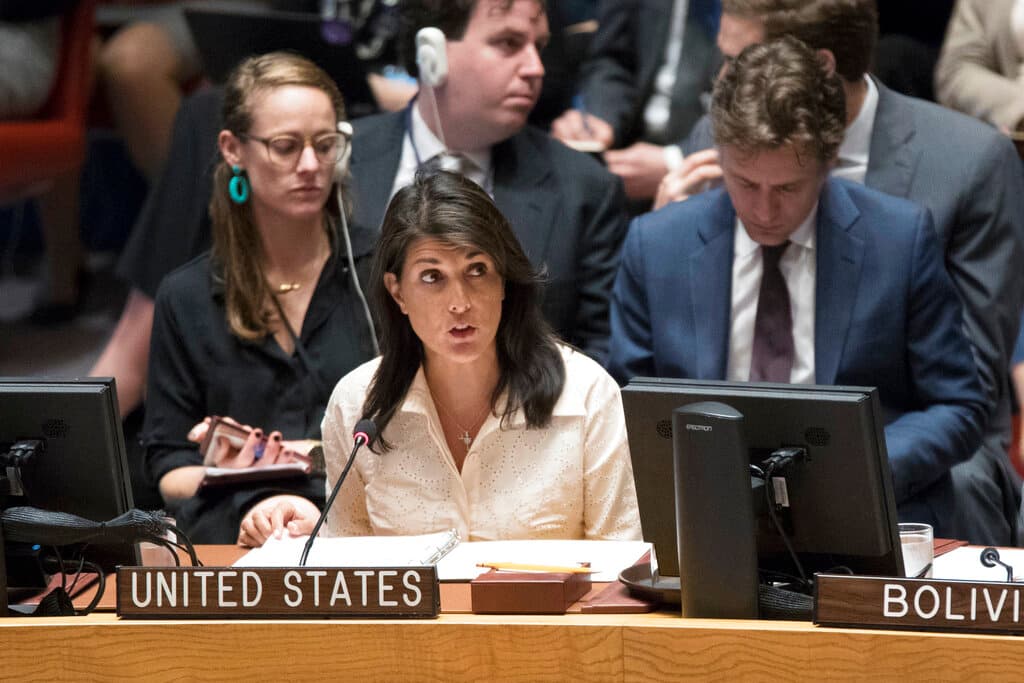La embajadora de Estados Unidos ante las Naciones Unidas, Nikki Haley, habla durante una reunión del Consejo de Seguridad sobre la situación en Gaza, el martes 15 de mayo de 2018, en la sede de las Naciones Unidas.