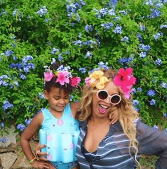 El caso de las niñeras de 
<b>Beyoncé y Jay-Z </b>es especial, pues, según publicó The Daily Mail en el 2017, tienen 3 por cada uno de sus gemelos. Cada cuidadora trabaja un turno de 8 horas y gana alrededor de 100 mil dólares al año, de acuerdo con lo publicado por el diario.