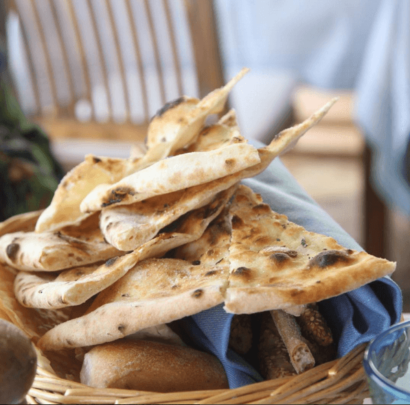 La comida es algo en lo que no se limitan, y aunque en ocasiones pareciera que están exagerando en el comsumo de harinas, este par siempre se ve increíble en donde quiera que se para.