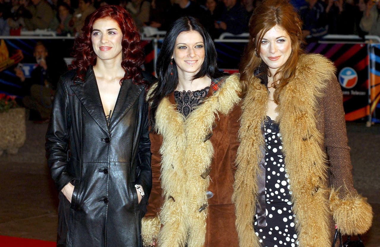 Las hermanas Muñoz no tenían idea del fenómeno mundial que esta canción iba a provocar. “Nos sacó de la rutina. Viajamos por los cinco continentes en un breve espacio de tiempo”, explicó 
<b>Pilar</b> en entrevista para ‘El Mundo’ en 2017.