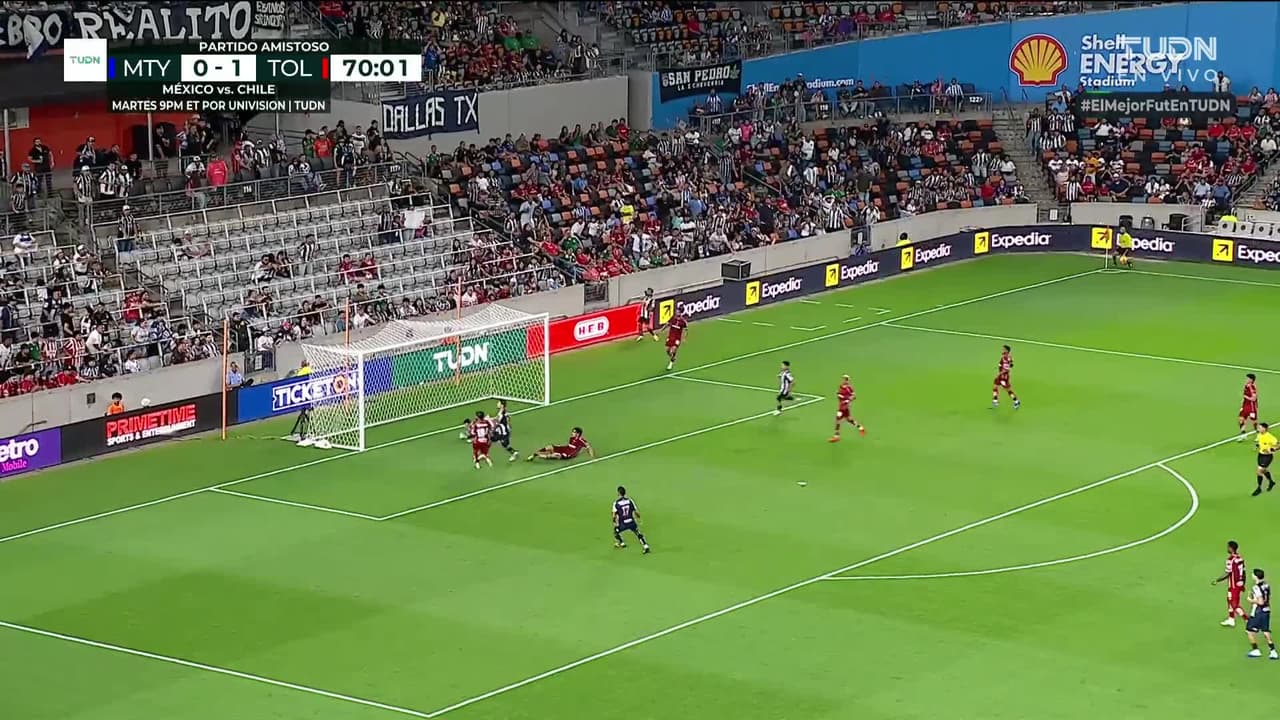 Otra llegada de peligro de Rayados