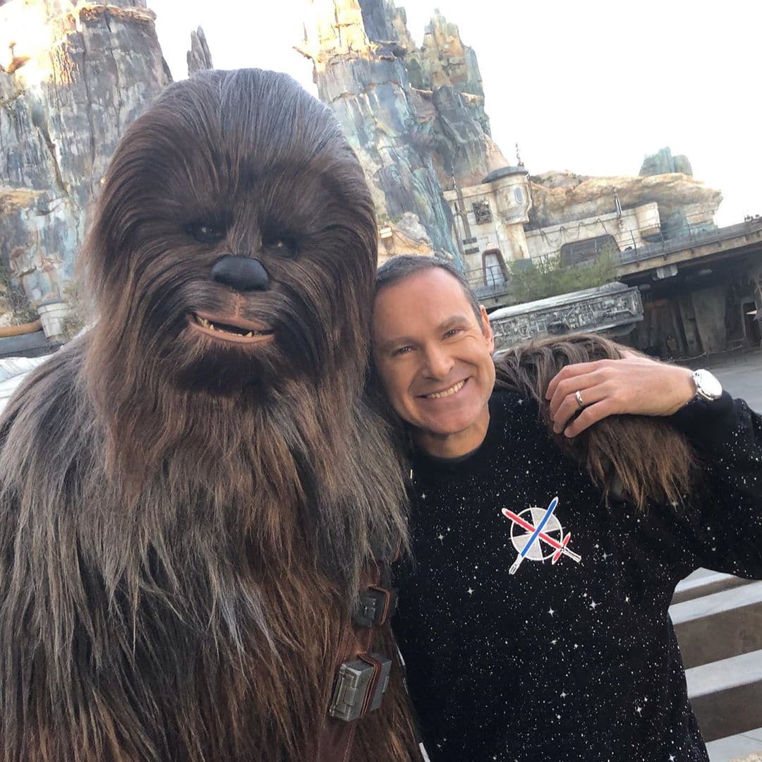 En esta nueva visita a Disney, Alan se lleva en el corazón a Chewbacca.