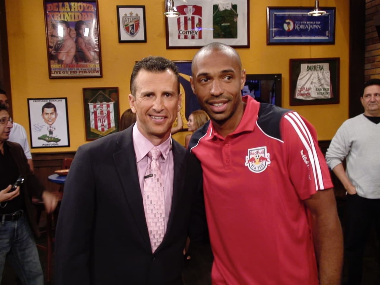 Félix junto al exdelantero internacional francés Thierry Henry en su etapa con el New York Red Bulls en la parte final de su carrera.