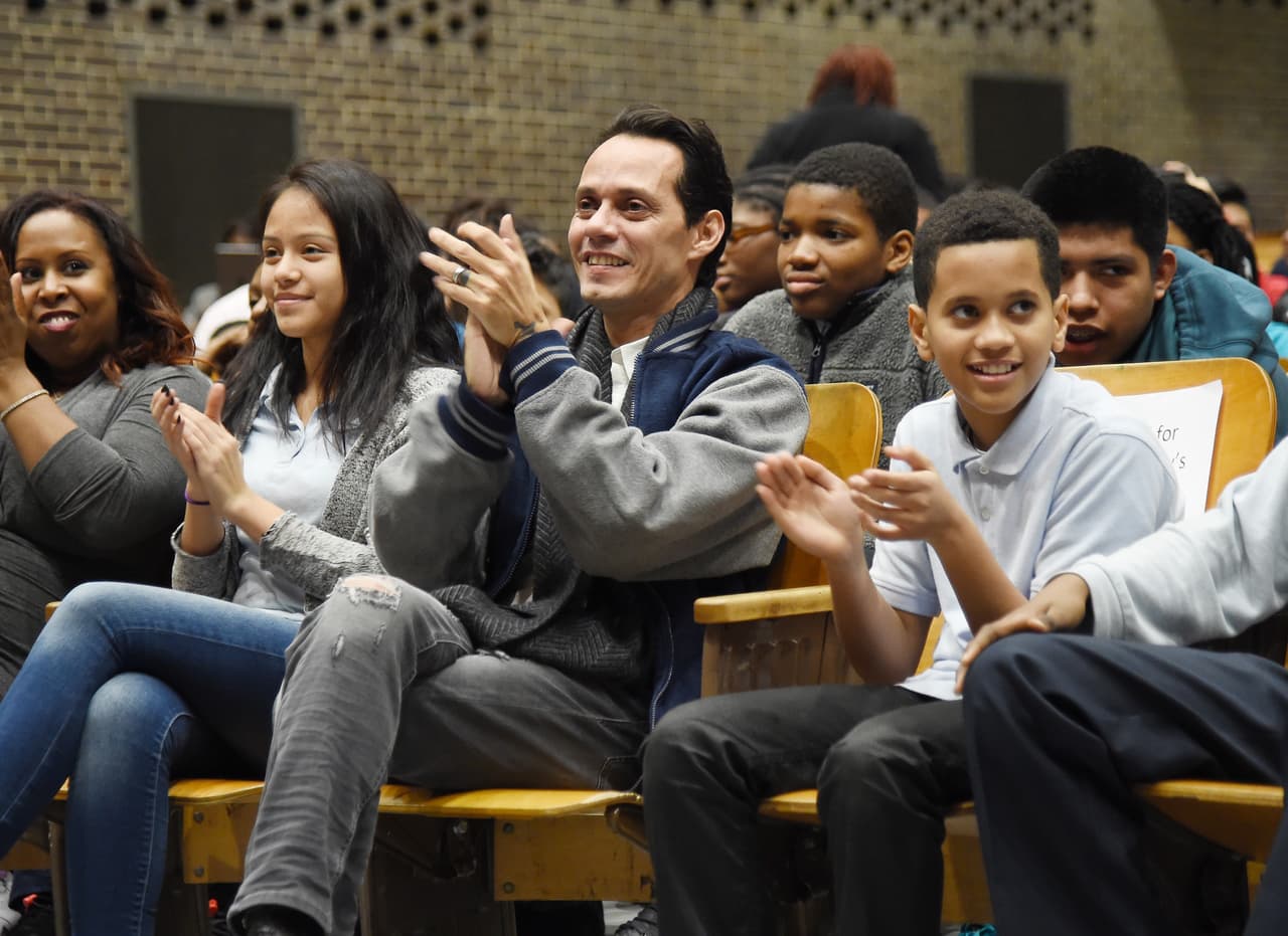 Aunque Marc no los ha descuidado en el sentido económico, él sabe que eso no es lo más importante.